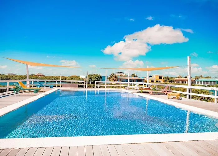 19 At Mara Laguna * San Pedro (Ambergris Caye)